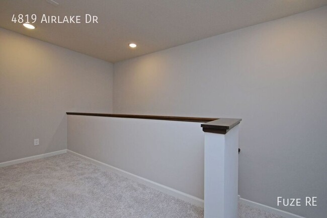 Building Photo - 4819 Airlake Dr