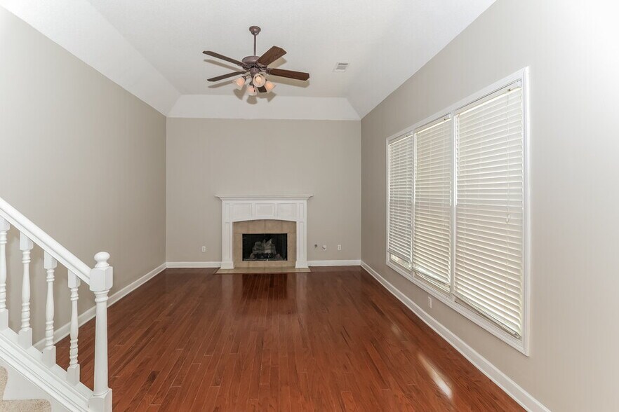 Building Photo - 8895 Linell Cove