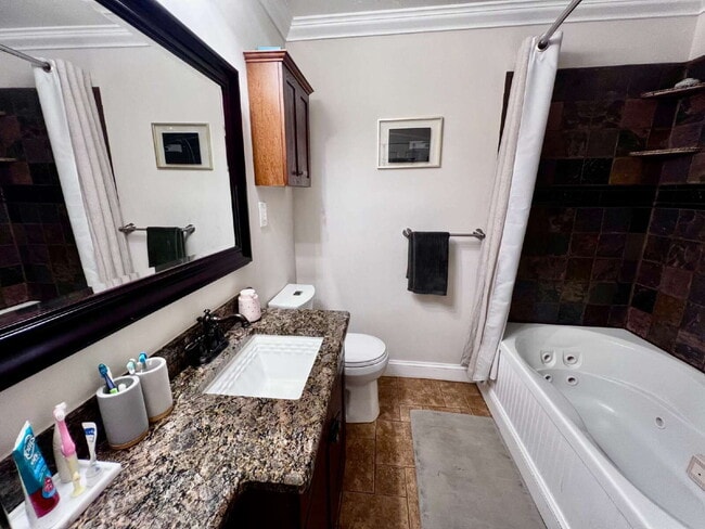 Building Photo - Love Where You Live in Lake Shores!