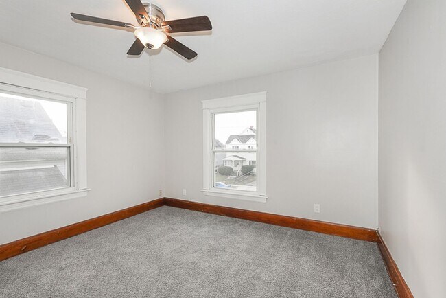 Building Photo - 1025 W 23rd St