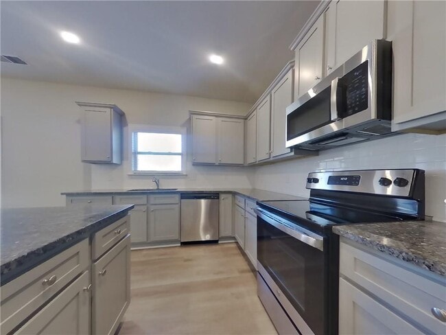 Building Photo - 409 Curlin Ct