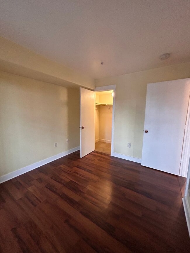 Building Photo - Freshly Updated 2-Bedroom Condo in the Hea...