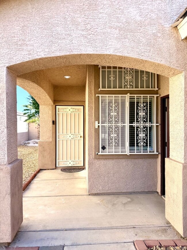 Building Photo - One Story Home For Rent