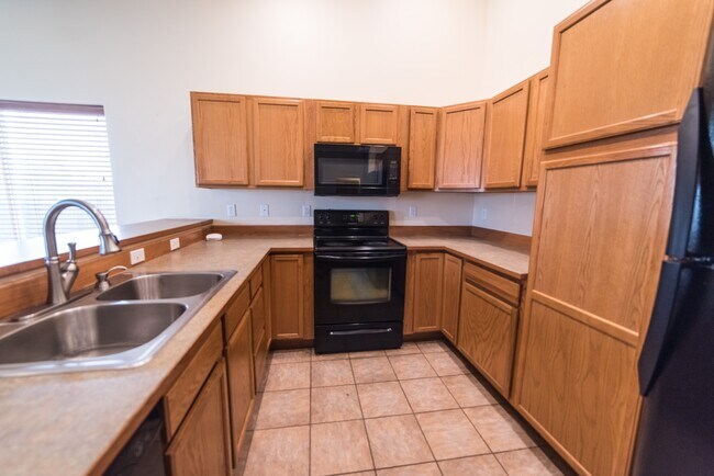 Building Photo - 4 Bedroom 2 Bath Home for Rent