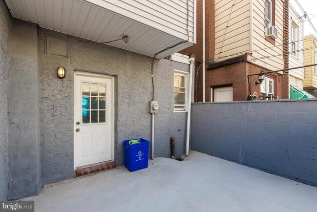 Building Photo - 1510 S Dover St