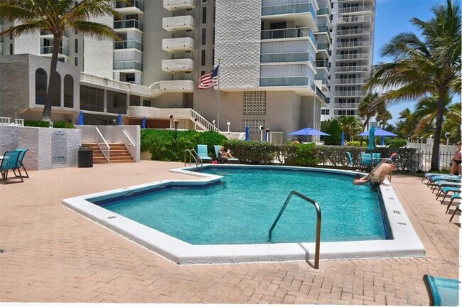 Building Photo - 1010 S Ocean Blvd