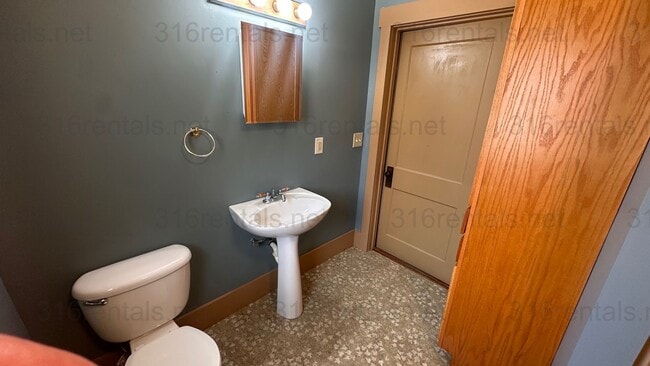 Building Photo - $1595 - 5 bed 2 bath - Single Family Home ...