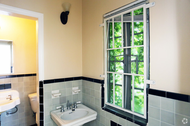 1BR, 1BA-Bathroom - Chateau Nob Hill Apartments