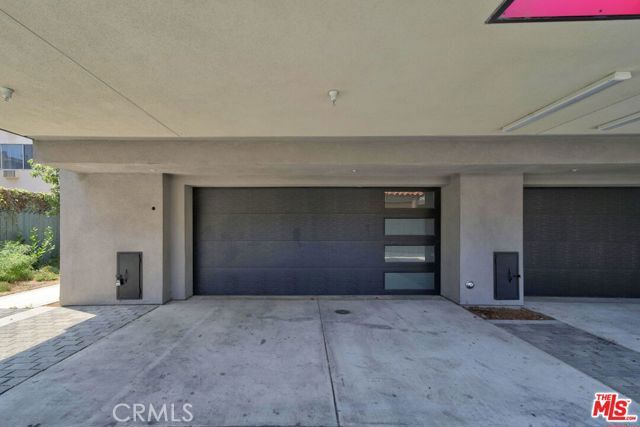 Building Photo - 1204 N Orange Grove Ave