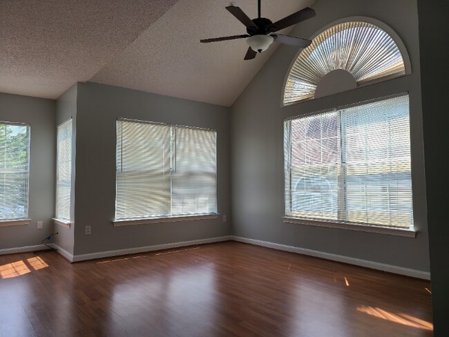 Building Photo - 15619 Easthaven Ct