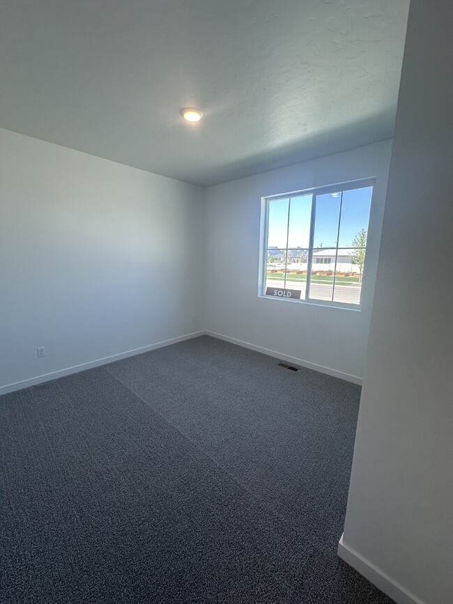 Building Photo - Brand New 4 Bed 3 Bath home!