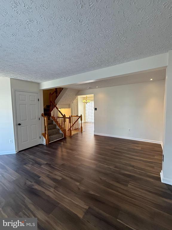 Building Photo - 1064 Jeanett Way