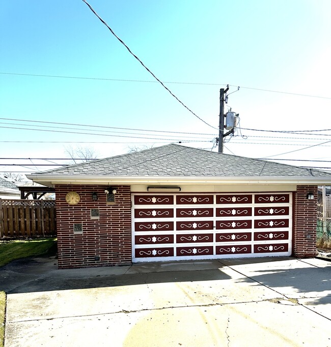 Building Photo - 4553 N Osage Ave