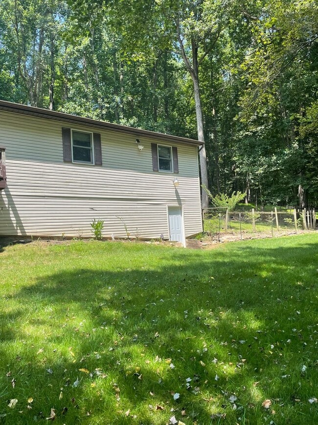 Building Photo - 3 Bedroom Home in Dauphin