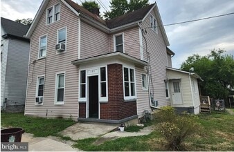 Building Photo - 121 W First