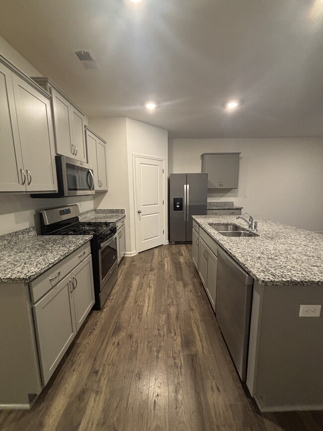 Building Photo - 46 Colonial Cv