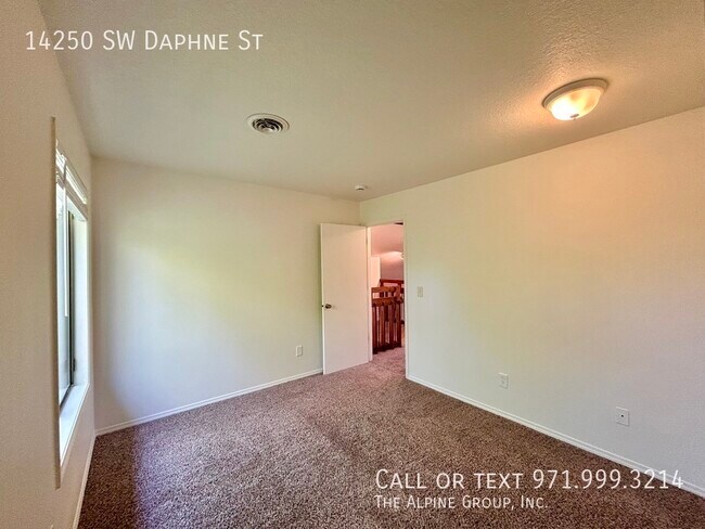 Building Photo - 14250 SW Daphne St