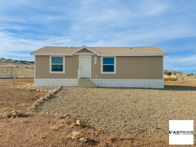 Building Photo - Country Living in this Exceptional 2/2 Seligman Manufactured Home!