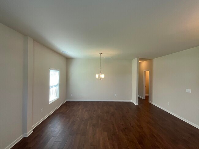 Building Photo - 4701 Southwind Rd