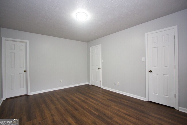 Building Photo - 3252 Inez Dr