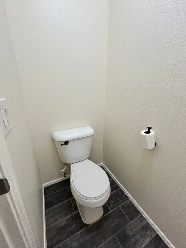 Building Photo - 3 Bed / 2.5 bath Gilbert Home with New Pai...