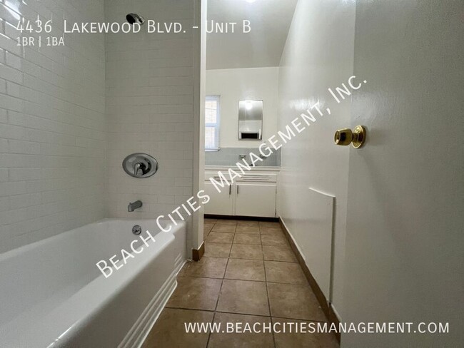 Building Photo - 4436 Lakewood Blvd