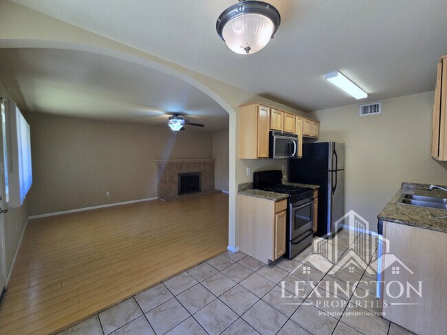 Building Photo - Beautiful, 2BD/1BA, Condo in The Villaggio community, near Madison Ave. and American River College!