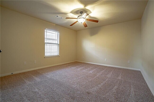 Building Photo - 2005 SW Birch St