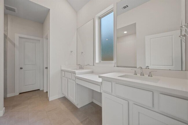 Building Photo - 17110 Mystic Rivers Ln