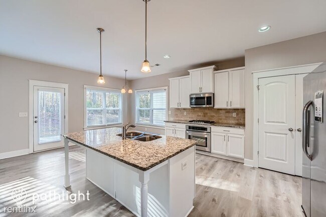 Building Photo - 5 br, 3 bath House - 2501 Wevok Way SE UNIT