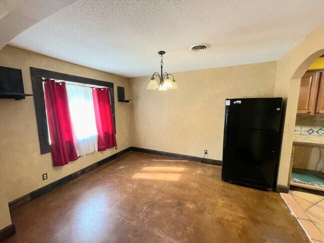 Building Photo - Beautiful home with lots of exterior space!