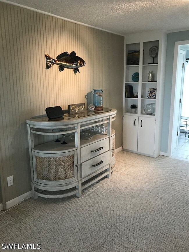 Building Photo - 611 E Palm Ave