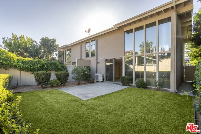 Building Photo - 4171 Del Mar Ave