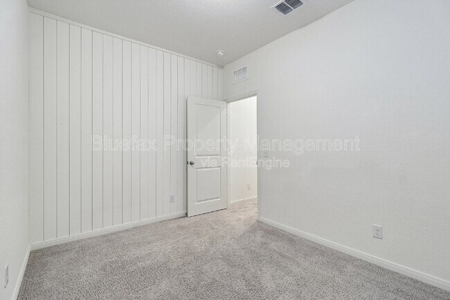 Building Photo - 14374 Palm Ridge