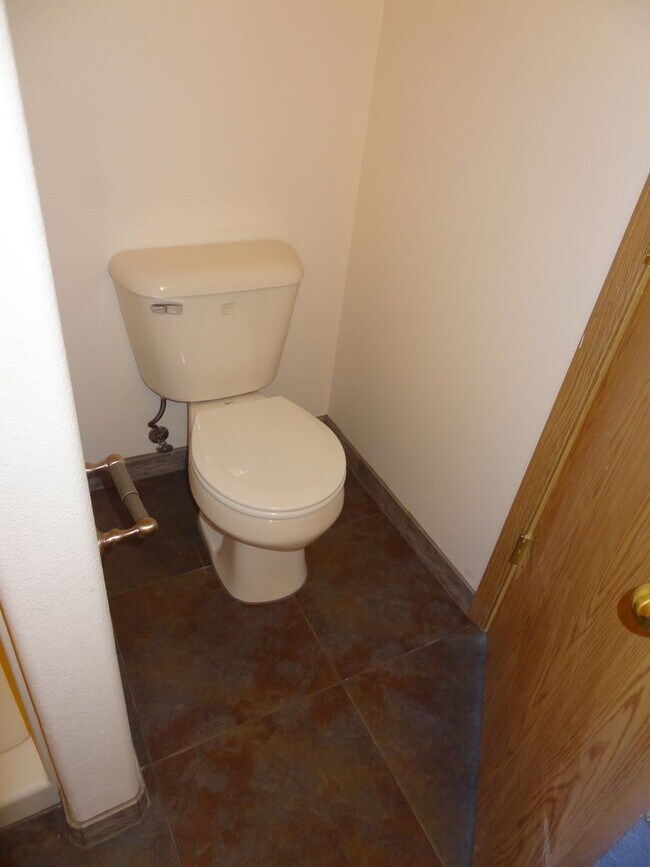 Building Photo - Sulbri04-102/104/106 Rice LN