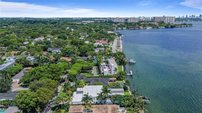 Building Photo - 9301 N Bayshore Dr