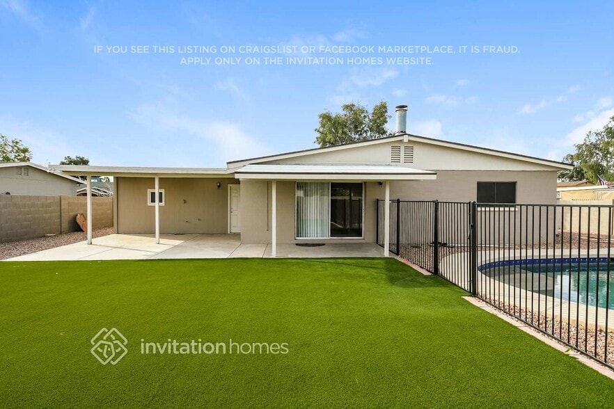 Building Photo - 2228 W Charleston Ave