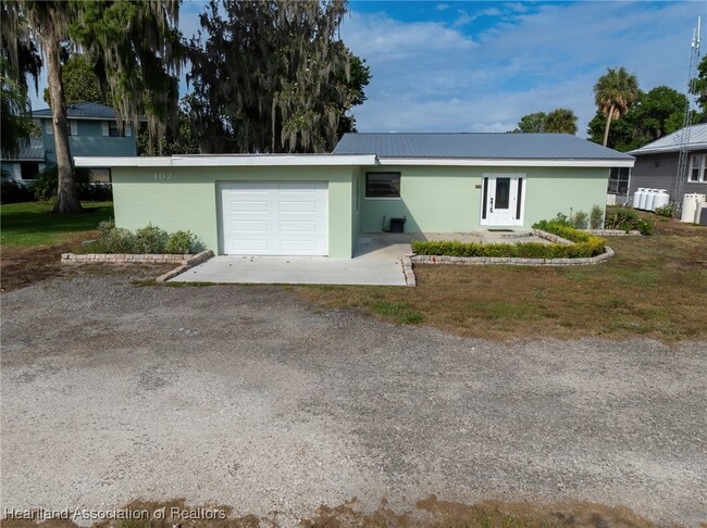 Building Photo - 102 Squirrel Point