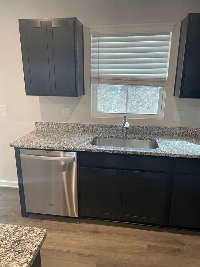 Building Photo - Stunning 3BR 3BA Home w/ Private Patio • Full Appliance Suite • Wooded-View Patio in Nashville