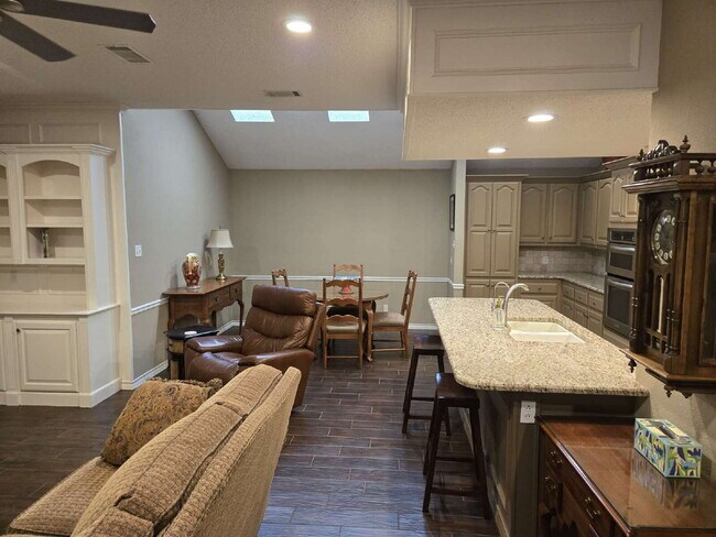 Building Photo - "Discover Spacious Comfort: 3-Bed, 2-Bath Gem on 77th Street (furnished)| Kingsgate