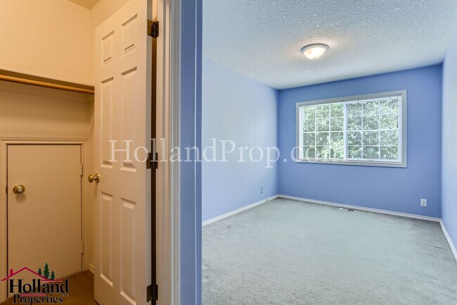 Building Photo - 1612 NE Parkside Dr
