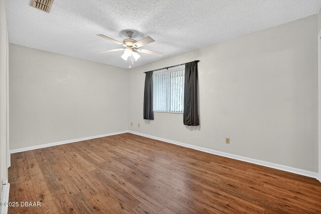 Building Photo - 12 Glen Arbor Park