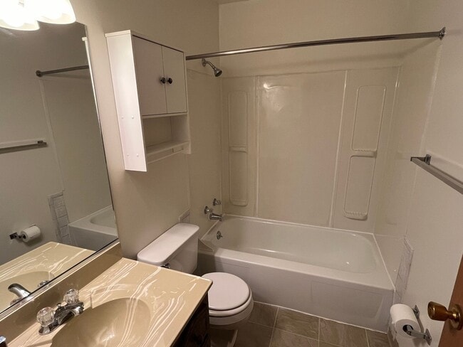 Building Photo - Ambassador 2 Bed 1 Bath