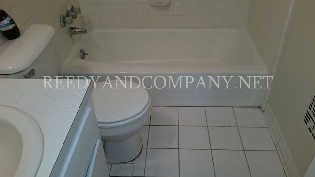 Building Photo - 903 W Raines Rd