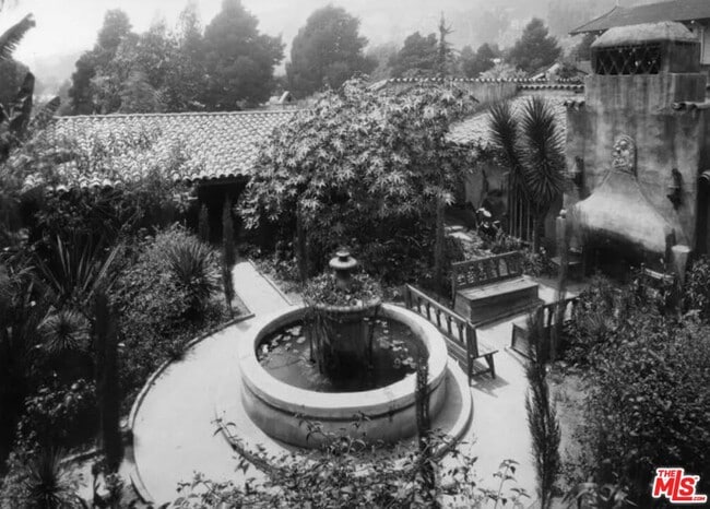 Building Photo - 1308 N Harper Ave