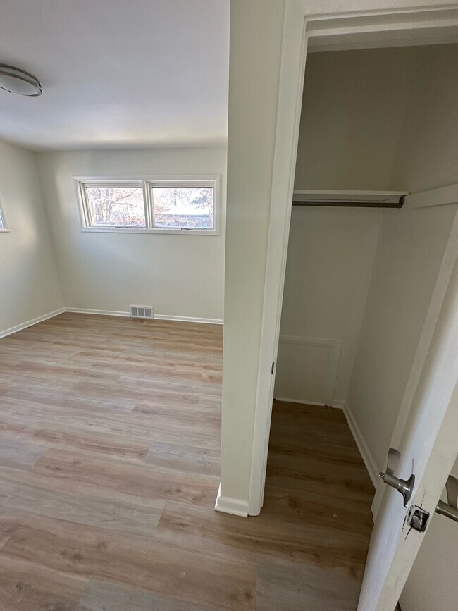 Building Photo - 809 Lakewood Blvd