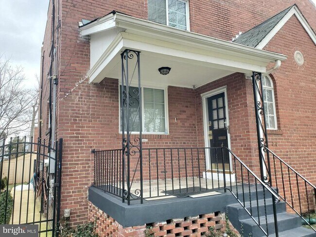 Building Photo - 30 53rd St SE