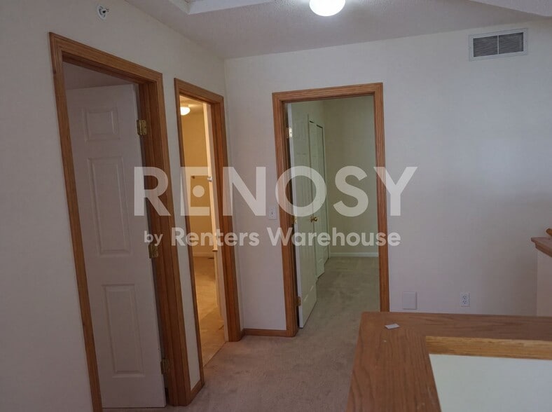 Building Photo - 612 Willoughby Way W