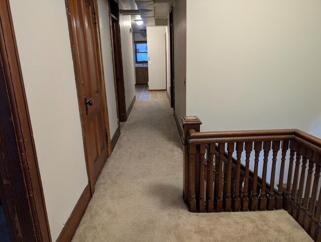 Building Photo - 206 Oak St