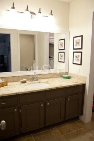 Building Photo - 662 Ridgewood Dr